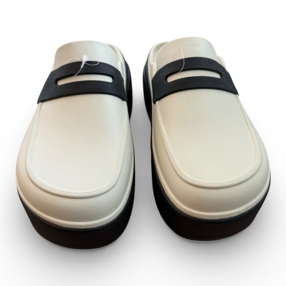 Crocs Stomp Loafer Platform Clog Cream Black NWOT Men's 11 Women's 13 - Picture 2 of 7